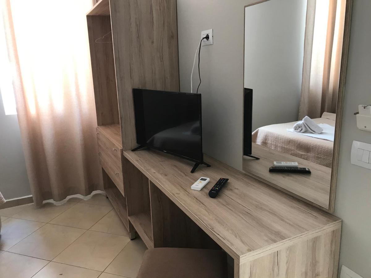 Deni'S Hotel ساراندا المظهر الخارجي الصورة