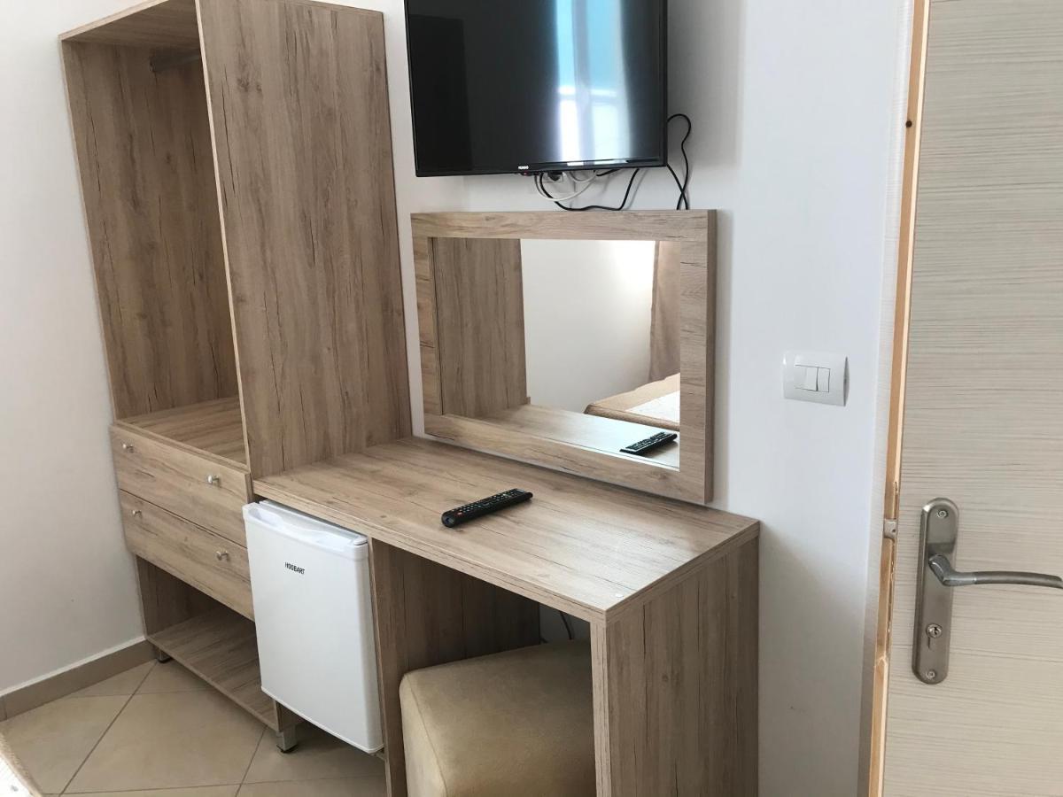 Deni'S Hotel ساراندا المظهر الخارجي الصورة