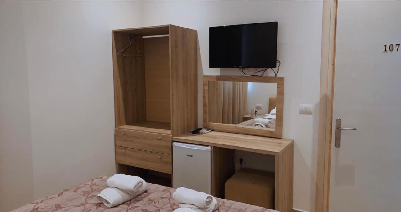 Deni'S Hotel ساراندا المظهر الخارجي الصورة