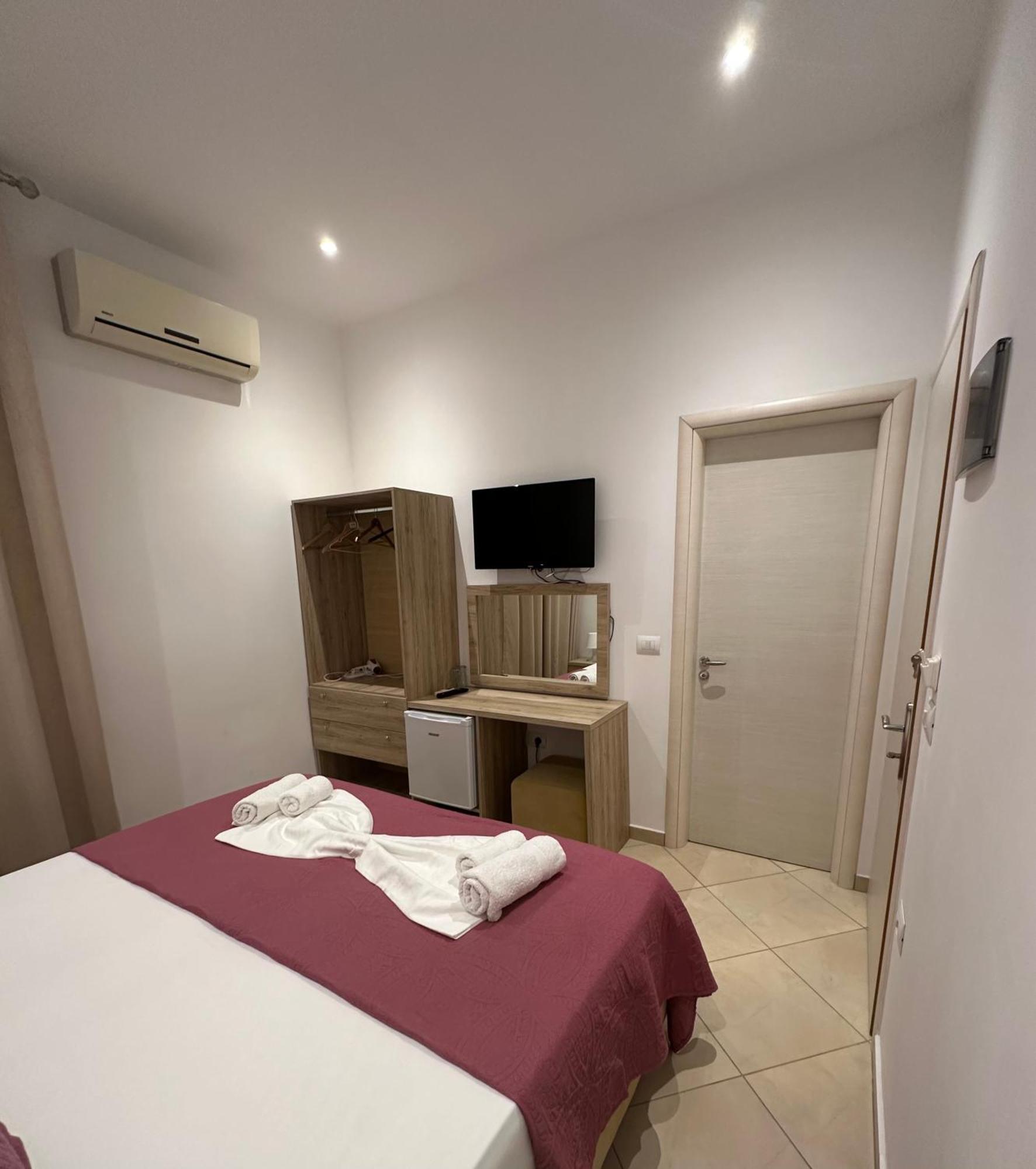 Deni'S Hotel ساراندا المظهر الخارجي الصورة