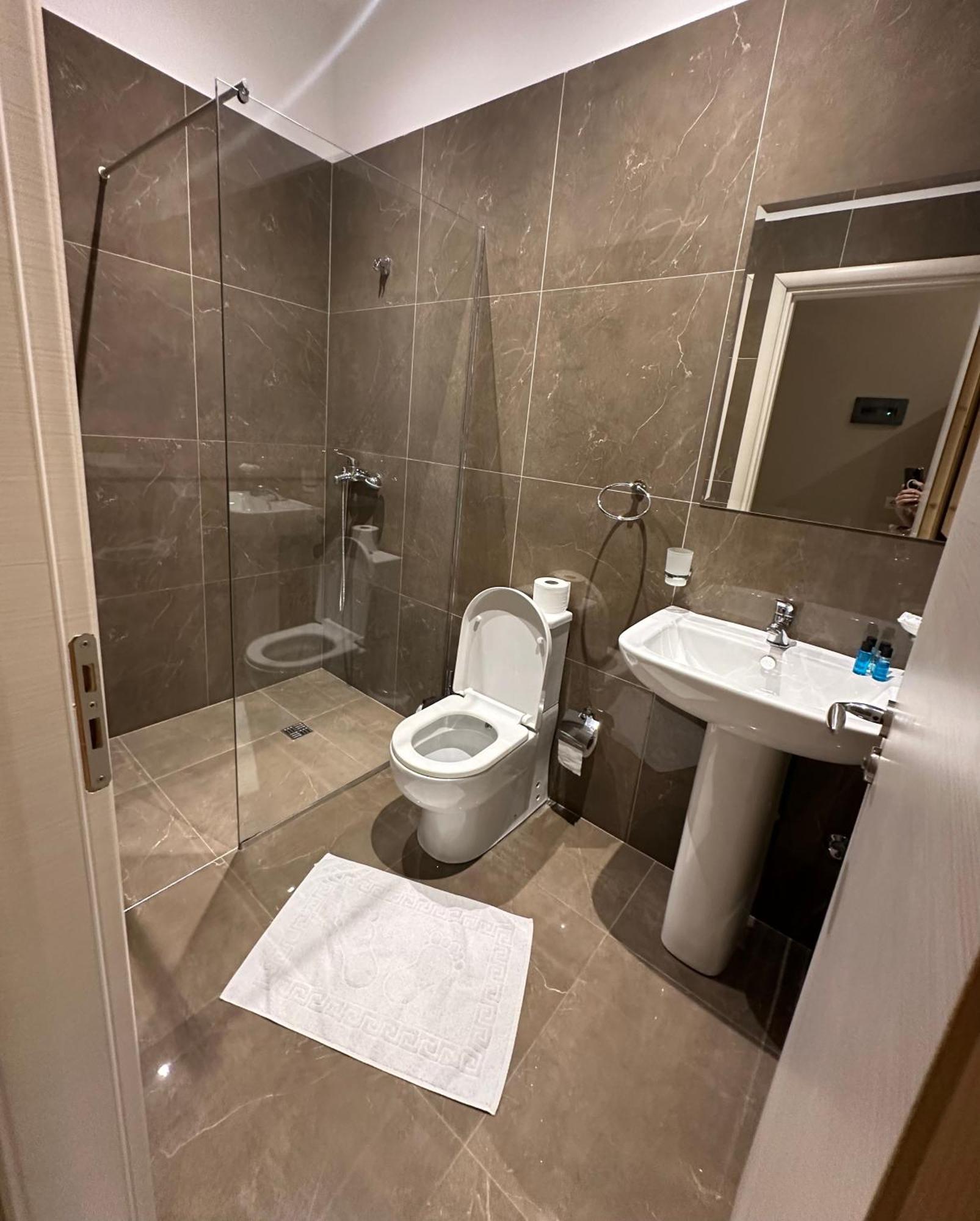 Deni'S Hotel ساراندا المظهر الخارجي الصورة