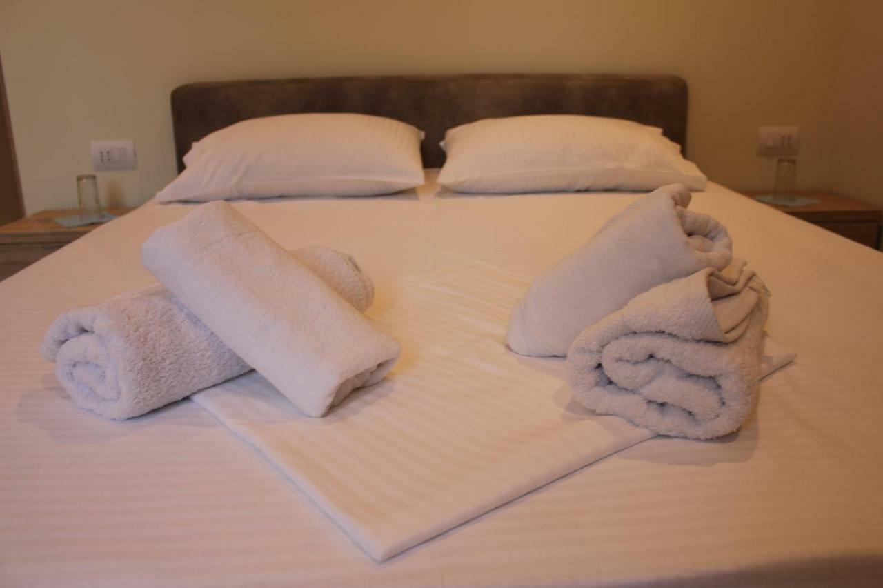 Deni'S Hotel ساراندا المظهر الخارجي الصورة